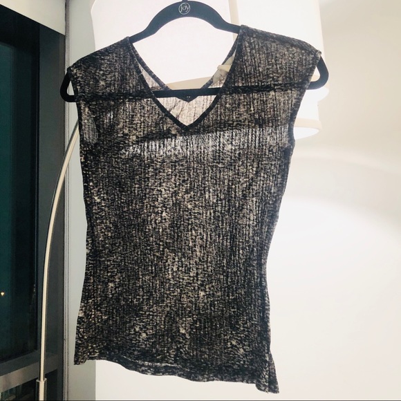 Banana Republic Black and Grey Printed Pattern V-Neck Short Sleeve Blouse Top - Picture 2 of 8